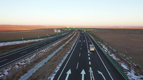 自治区重点公路建设项目G5516苏化高速正式通车运营